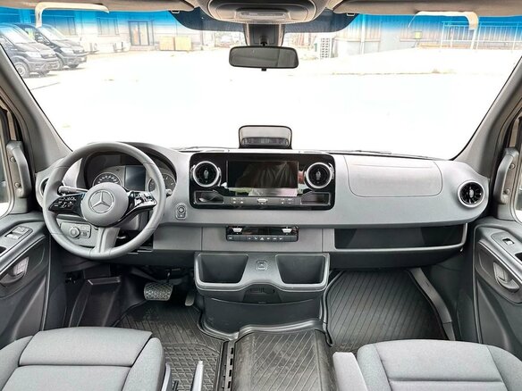 2026 Mercedes-Benz Sprinter, чёрный - вид 10