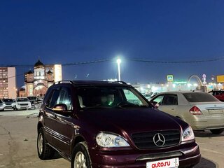 1998 Mercedes-Benz M-Класс 320 I (W163), пурпурный, 520000 рублей, вид 3