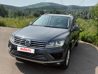 2015 Volkswagen Touareg II Рестайлинг, серебристый, 3100000 рублей, вид 1