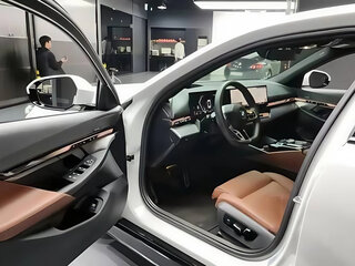 2023 BMW 5 серии 530i xDrive VIII (G60/G61/G68), белый, 6650000 рублей, вид 3
