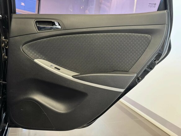 2011 Hyundai Solaris I, чёрный - вид 13