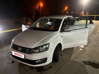 2016 Volkswagen Polo V Рестайлинг, белый, 999000 рублей, вид 1
