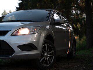 2010 Ford Focus II Рестайлинг, серебристый, 500000 рублей, вид 3