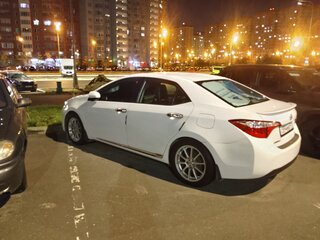 2014 Toyota Corolla XI (E160, E170, E180), белый, 900000 рублей, вид 3