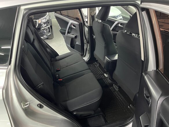 2018 Toyota RAV4 IV (XA40) Рестайлинг, серебристый, 2099000 рублей - вид 18
