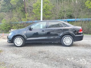 2015 Volkswagen Polo V Рестайлинг, чёрный, 1050000 рублей, вид 3