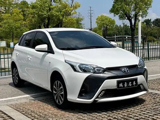 2022 Toyota Yaris L XP150 Рестайлинг, белый, 1250000 рублей, вид 2