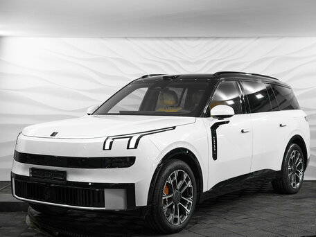 Lynk & Co 900