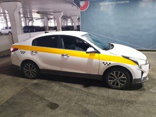 2021 Kia Rio IV Рестайлинг, красный, 1435307 рублей, вид 4