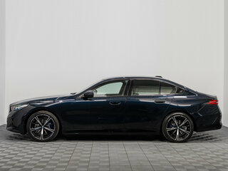2026 BMW 5 серии 530i xDrive VIII (G60/G61/G68), чёрный, 10390000 рублей, вид 5