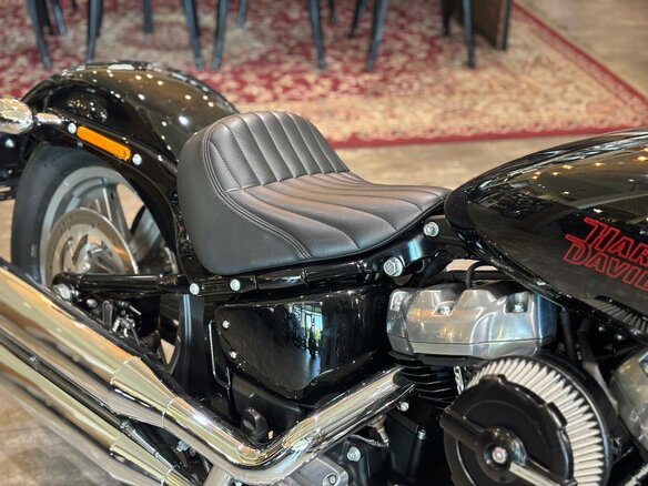 2024 Harley-Davidson Softail Standard, чёрный, 1890000 рублей - вид 9
