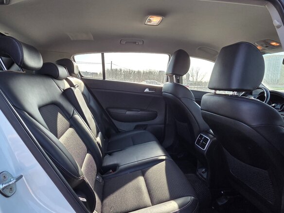 2019 Kia Sportage IV Рестайлинг, белый, 2200000 рублей - вид 13