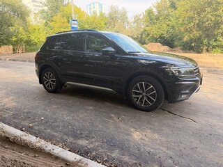 2020 Volkswagen Tiguan II, чёрный, 3200000 рублей, вид 3