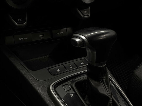 2020 Kia Rio IV Рестайлинг, белый, 980000 рублей - вид 8