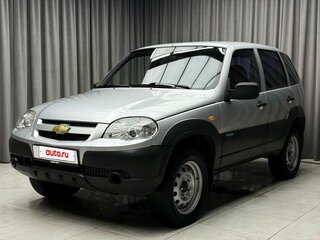 2010 Chevrolet Niva I Рестайлинг, серебристый, 409000 рублей, вид 1