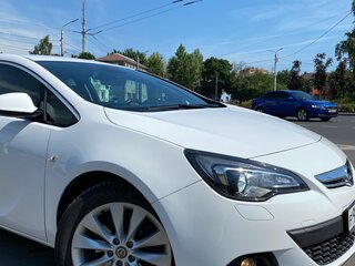 2013 Opel Astra GTC J Рестайлинг, белый, 1699000 рублей, вид 1