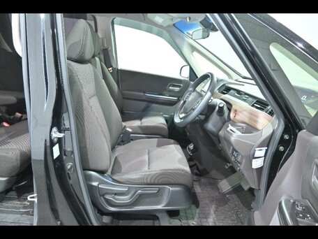2022 Honda Freed II Рестайлинг, чёрный, 1360000 рублей, вид 5