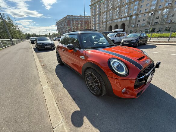 2019 Mini Hatch Cooper S III (F55/F56) Рестайлинг, оранжевый, 3050000 рублей - вид 5