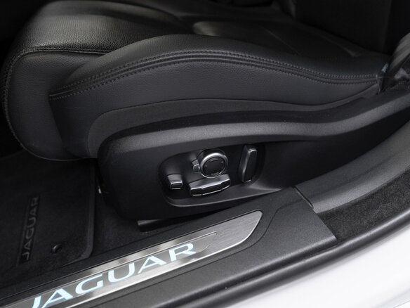 2021 Jaguar XF, белый - вид 22