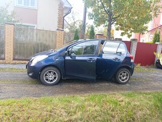 2009 Toyota Yaris II Рестайлинг, синий, 355000 рублей, вид 3