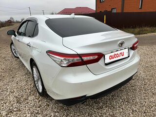 2018 Toyota Camry VIII (XV70), белый, 2880000 рублей, вид 4