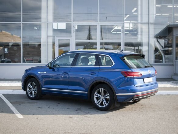 2019 Volkswagen Touareg III, синий, 3380000 рублей - вид 5