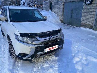 2019 Mitsubishi Outlander III Рестайлинг 3, белый, 2350000 рублей, вид 2