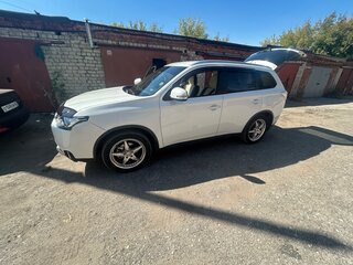 2014 Mitsubishi Outlander III Рестайлинг, белый, 1600000 рублей, вид 1