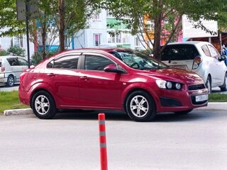 2014 Chevrolet Aveo II, красный, 600000 рублей, вид 1
