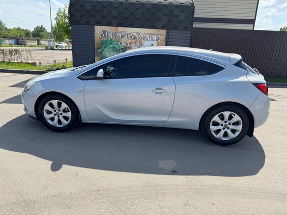 2012 Opel Astra GTC J Рестайлинг, белый - вид 2