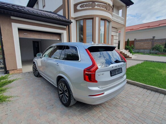 2022 Volvo XC90 II Рестайлинг 1, серебристый, 4290000 рублей - вид 9