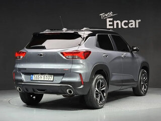 2021 Chevrolet TrailBlazer III, серебристый, 2550000 рублей, вид 2