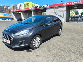 2016 Ford Fiesta Mk6 Рестайлинг, серый, 990000 рублей, вид 1