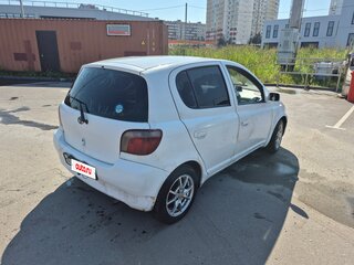 1999 Toyota Vitz I (P10), белый, 210000 рублей, вид 4