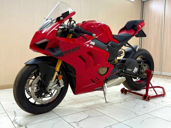 2023 Ducati Panigale V4, красный