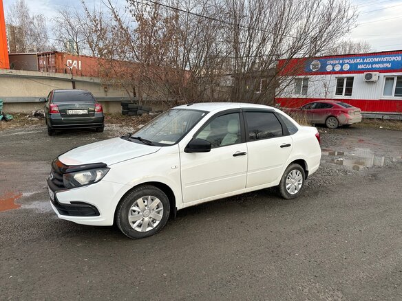 2020 Lada (ВАЗ) Granta I Рестайлинг, белый, 560000 рублей - вид 1
