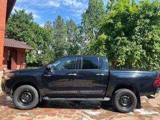 2018 Toyota Hilux VIII, чёрный, 3690000 рублей, вид 3