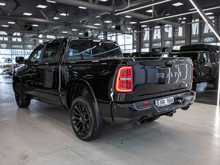 2024 Ram 1500 Crew Cab V Рестайлинг, чёрный, 8999999 рублей, вид 4