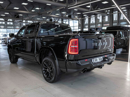 2024 Ram 1500 Crew Cab V Рестайлинг, чёрный, 8999999 рублей, вид 4