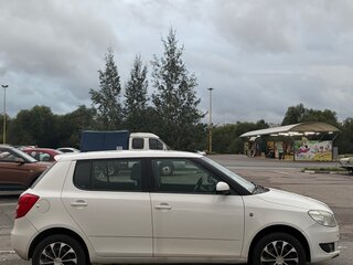 2013 Skoda Fabia II Рестайлинг, белый, 550000 рублей, вид 4