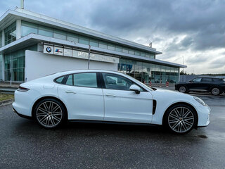 2021 Porsche Panamera 4 Executive II Рестайлинг, белый, 8655000 рублей, вид 4