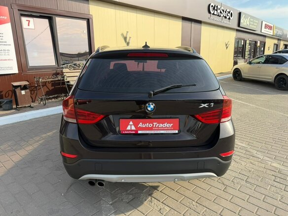 2014 BMW X1 20i I (E84) Рестайлинг, коричневый, 1480000 рублей - вид 4