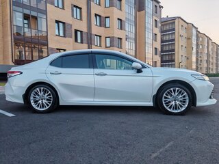 2018 Toyota Camry VIII (XV70), белый, 3030000 рублей, вид 5