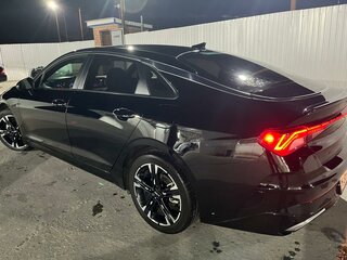 2021 Kia K5 III, чёрный, 2000000 рублей, вид 5