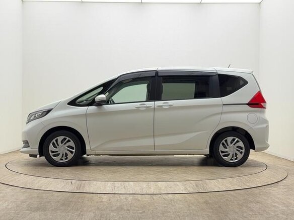2022 Honda Freed II Рестайлинг, белый - вид 4