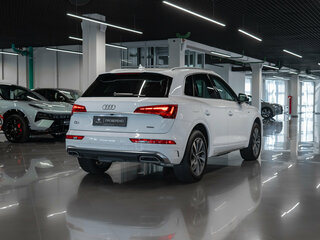 2022 Audi Q5 45 TFSI II (FY) Рестайлинг, белый, 4550000 рублей, вид 5