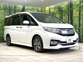 2017 Honda Stepwgn Spada V Рестайлинг, белый, 1550000 рублей, вид 1