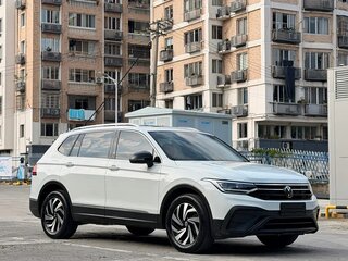 2024 Volkswagen Tiguan Allspace II Рестайлинг, чёрный, 2395000 рублей, вид 3