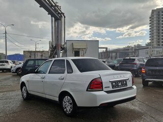 2017 Lada (ВАЗ) Priora I Рестайлинг, белый, 440000 рублей, вид 4