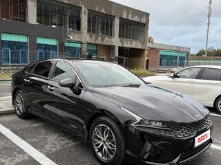 2021 Kia K5 III, чёрный, 2000000 рублей, вид 3